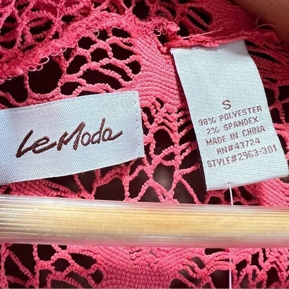 NWT Le Moda Coral Summer Mesh Wooden Button Closire Top, Small - Picture 6 of 6